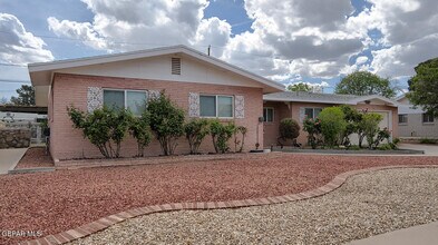 9632 Gairloch Dr in El Paso, TX - Building Photo - Building Photo