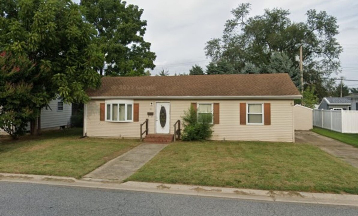 18 Oak Dr in Smyrna, DE - Building Photo