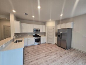 2113 Daleside Ln in Austin, TX - Building Photo - Building Photo