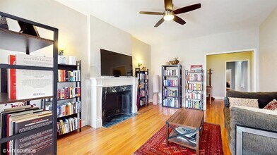 5113 S Woodlawn Ave, Unit 5110-2H in Chicago, IL - Building Photo - Building Photo