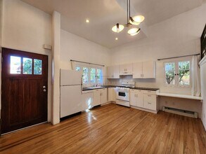 142 E Santa Fe Ave in Santa Fe, NM - Building Photo - Building Photo