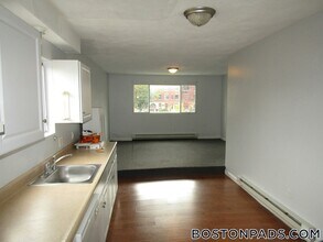 1247 Commonwealth Ave in Boston, MA - Building Photo - Building Photo