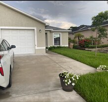 3025 Chiquita Blvd S in Cape Coral, FL - Building Photo