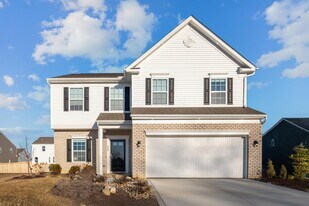 484 Creekside Dr in Commercial Point, OH - Building Photo