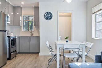 113 Phippen Waiters Rd in Dania Beach, FL - Building Photo - Building Photo