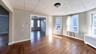 14 Dow St, Unit 14 Dow Street in Somerville, MA - Building Photo