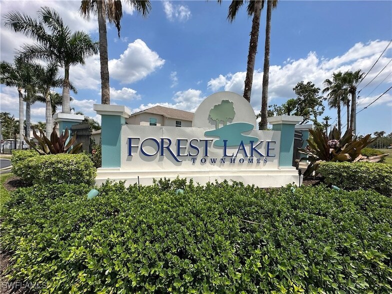 3642 Pine Oak Cir, Unit 206 in Ft. Myers, FL - Building Photo