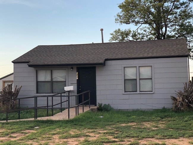 property at 2831 E 7th St
