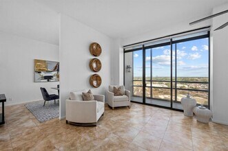 1111 Bering Dr in Houston, TX - Foto de edificio - Building Photo