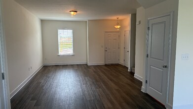 3615 Fieldstone Dr in Dover, PA - Building Photo - Building Photo