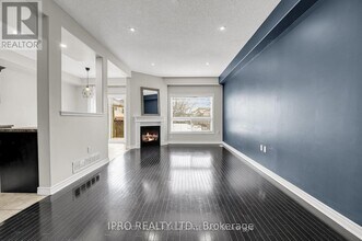 52 Dartmouth Gate in Hamilton, ON - Building Photo - Building Photo