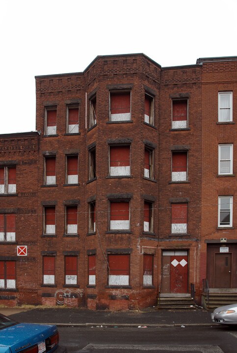 296 Chestnut St in Holyoke, MA - Foto de edificio