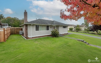 426 10th St in Blaine, WA - Foto de edificio - Building Photo