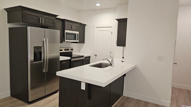 7271 N Silver Spring Way in Eagle Mountain, UT - Building Photo - Building Photo
