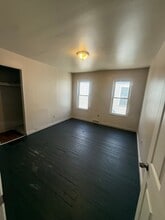 330 2nd St, Unit Apt B in Pitcairn, PA - Foto de edificio - Building Photo