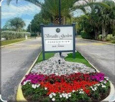 8000 Fairview Dr in Tamarac, FL - Building Photo