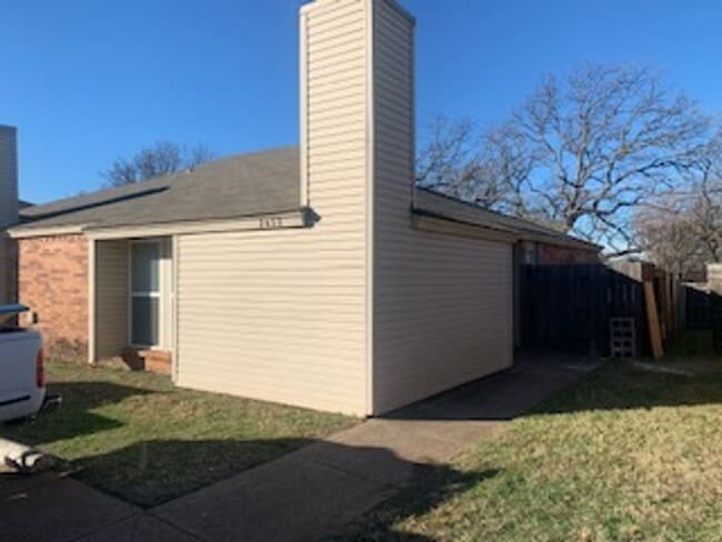 2432 Windy Pine Ln in Arlington, TX - Building Photo - Building Photo