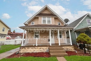 1966 Burr St in Toledo, OH - Building Photo