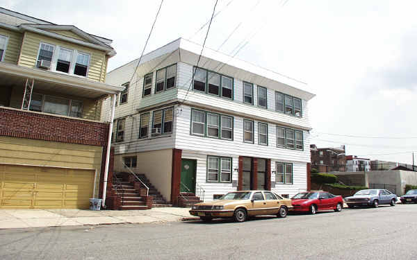 238-240 Maple St in Kearny, NJ - Building Photo