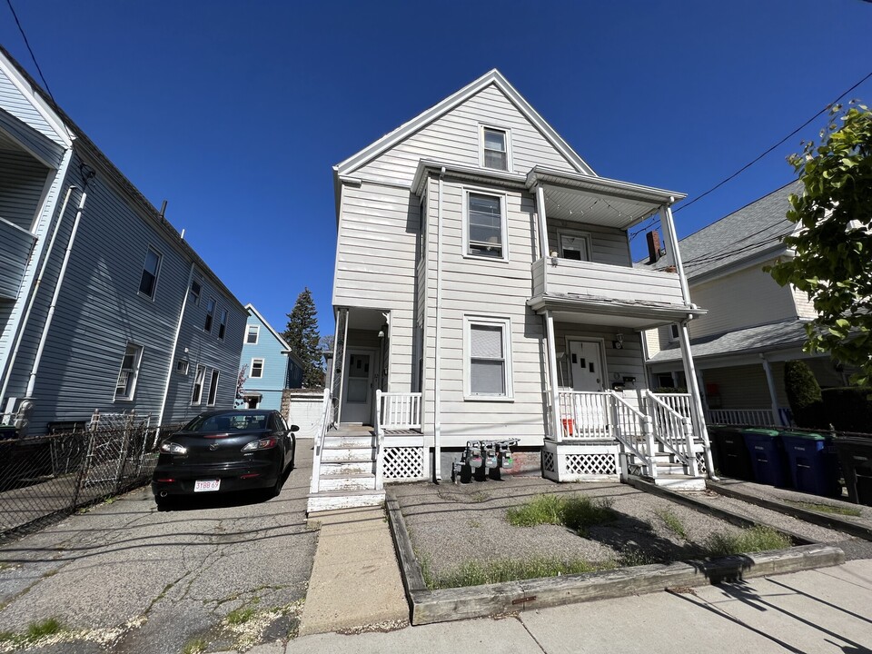 12 Hancock St, Unit 2 in Somerville, MA - Foto de edificio