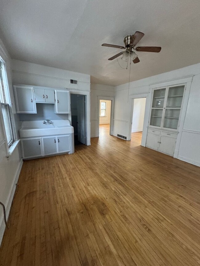 2326 W Burnham St in Milwaukee, WI - Building Photo - Building Photo