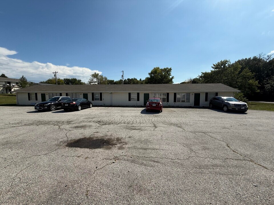 7300 N Wade School Rd in Columbia, MO - Building Photo