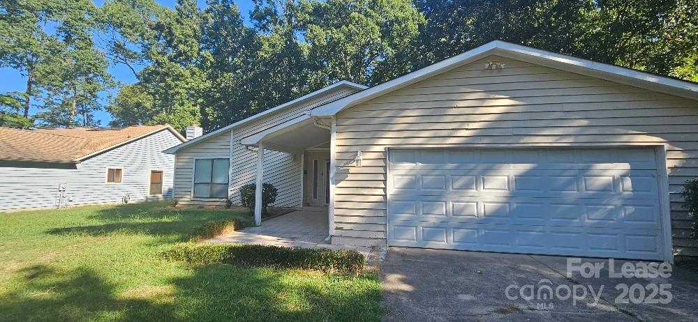 3738 Sweetgrass Ln in Charlotte, NC - Building Photo