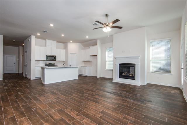 3207 Brady Starr Dr in Aubrey, TX - Building Photo
