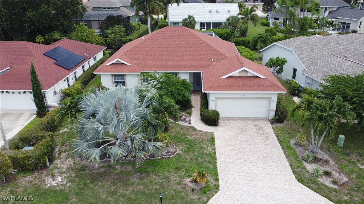 592 Lambton Ln in Naples, FL - Foto de edificio