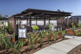 The Enclave at Homecoming Terra Vista in Rancho Cucamonga, CA - Foto de edificio - Building Photo