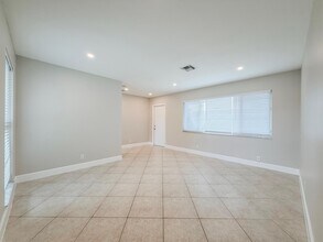 541 NE 44th St in Boca Raton, FL - Building Photo - Building Photo
