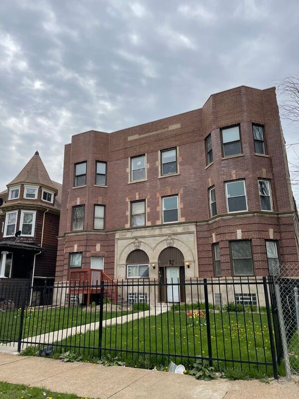 728 N Pine Ave in Chicago, IL - Building Photo - Building Photo