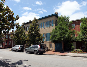 333-335 Tatnall St in Savannah, GA - Foto de edificio - Building Photo