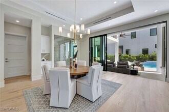 10720 Vanderbilt Dr in Naples, FL - Building Photo - Building Photo