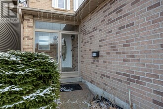 606 Cobblehill Dr in Oshawa, ON - Building Photo - Building Photo