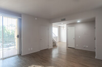 4311 Alcove Ave in Studio City, CA - Foto de edificio - Interior Photo