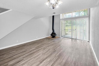 Oak Creek at Gilcrease in Tulsa, OK - Building Photo - Building Photo