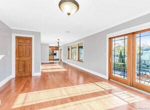 113 Maple Pl, Unit 2nd Floor in Yonkers, NY - Building Photo - Building Photo