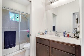 355 SE 1st Dr in Deerfield Beach, FL - Foto de edificio - Building Photo