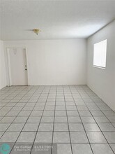 2420 Johnson St in Hollywood, FL - Building Photo - Building Photo