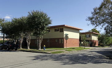 Evergreen Terrace in Houston, TX - Building Photo - Building Photo