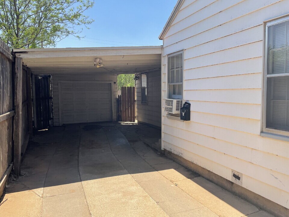 2411 22nd St in Lubbock, TX - Building Photo