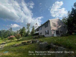 19 Easy St in Enfield, NH - Foto de edificio - Building Photo
