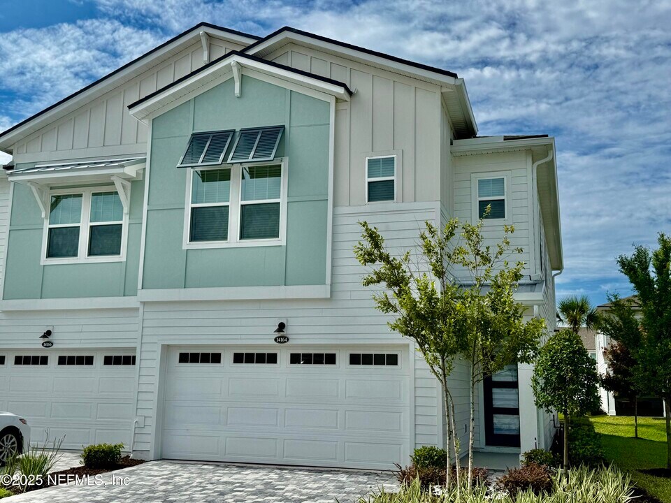 14164 Backbarrier Rd in Jacksonville, FL - Building Photo