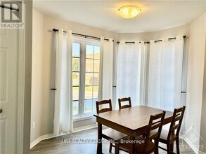 840 Longfields Dr in Ottawa, ON - Building Photo - Building Photo