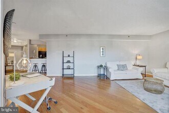 1200 Braddock Pl in Alexandria, VA - Building Photo - Building Photo