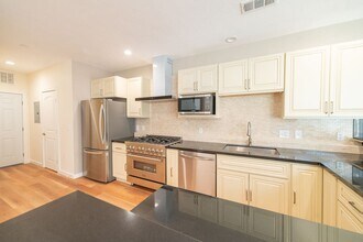 1276 Ocean Ave in Emeryville, CA - Building Photo - Building Photo