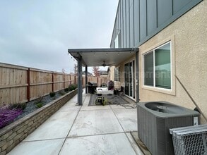 711 Robert Ave in Madera, CA - Building Photo - Building Photo