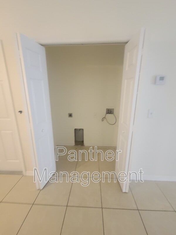 4608 Douglas Ln in Lehigh Acres, FL - Building Photo - Building Photo