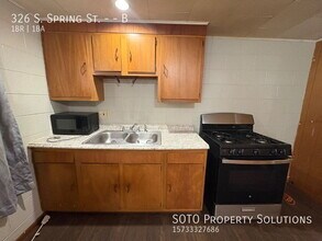 326 S Spring St in Perryville, MO - Foto de edificio - Building Photo